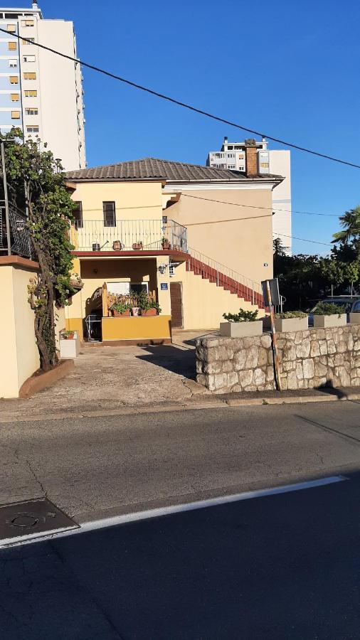 Guesthouse Gasho Fiume Esterno foto